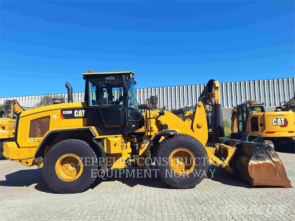 CAT 930M Колесни товарачи