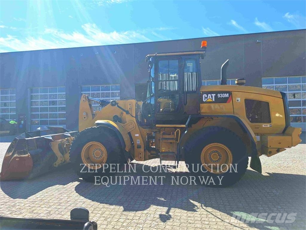 CAT 930M Колесни товарачи