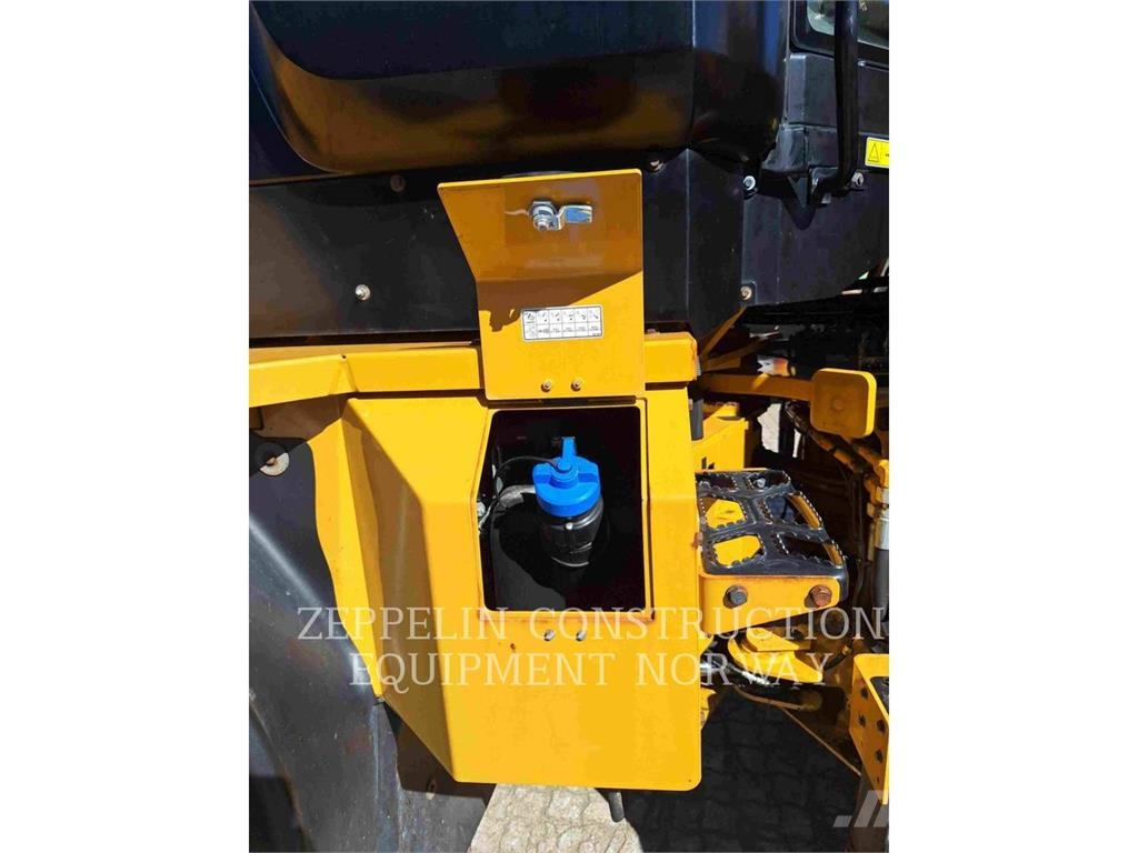 CAT 930M Колесни товарачи