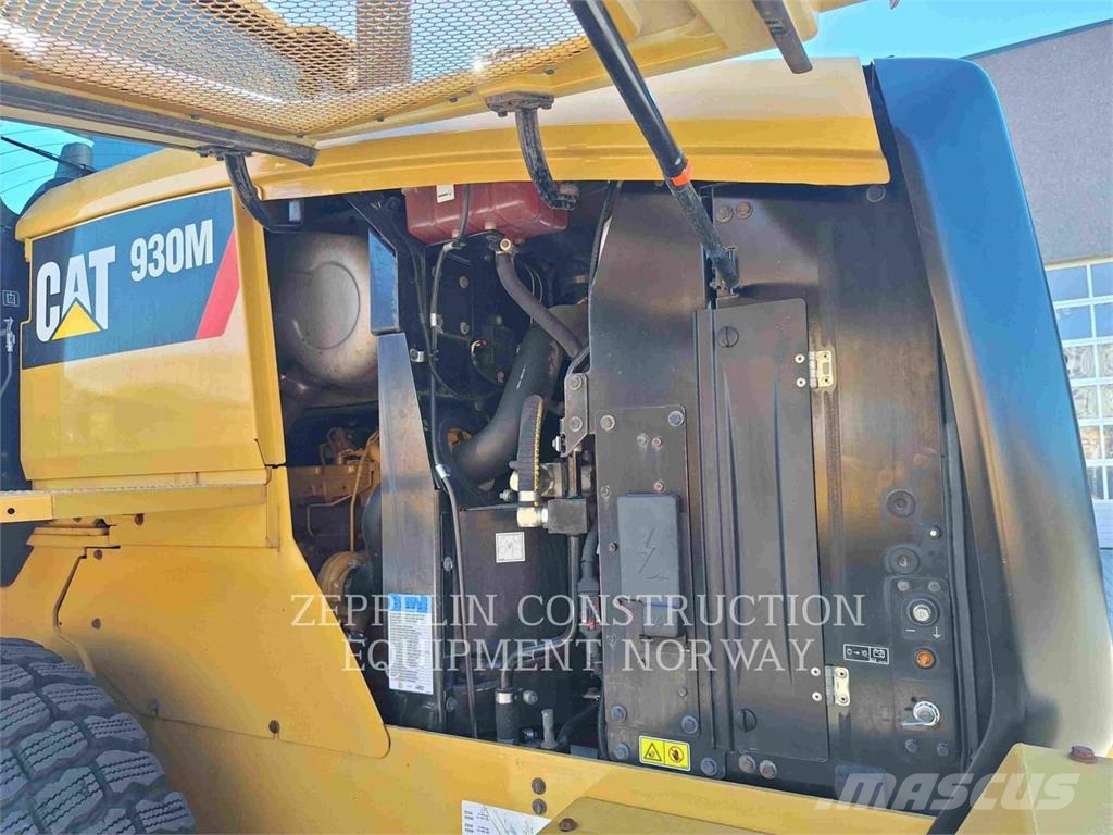 CAT 930M Колесни товарачи