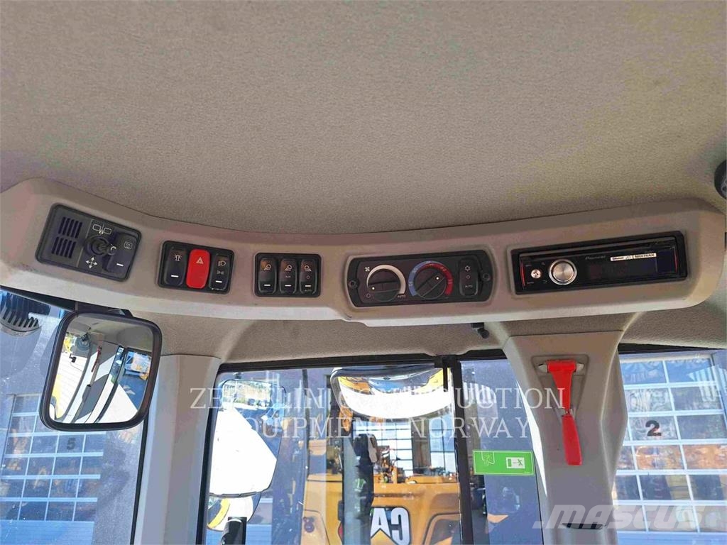 CAT 930M Колесни товарачи