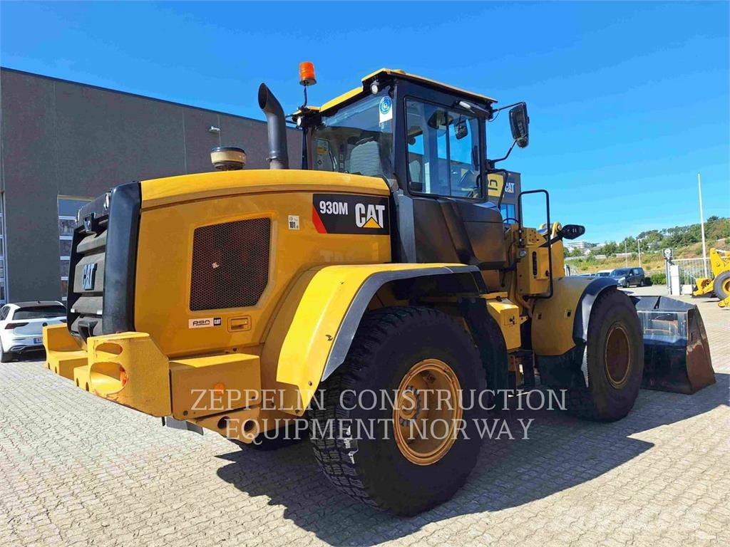 CAT 930M Колесни товарачи