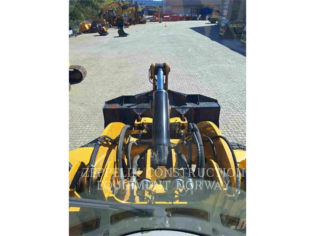 CAT 930M Колесни товарачи