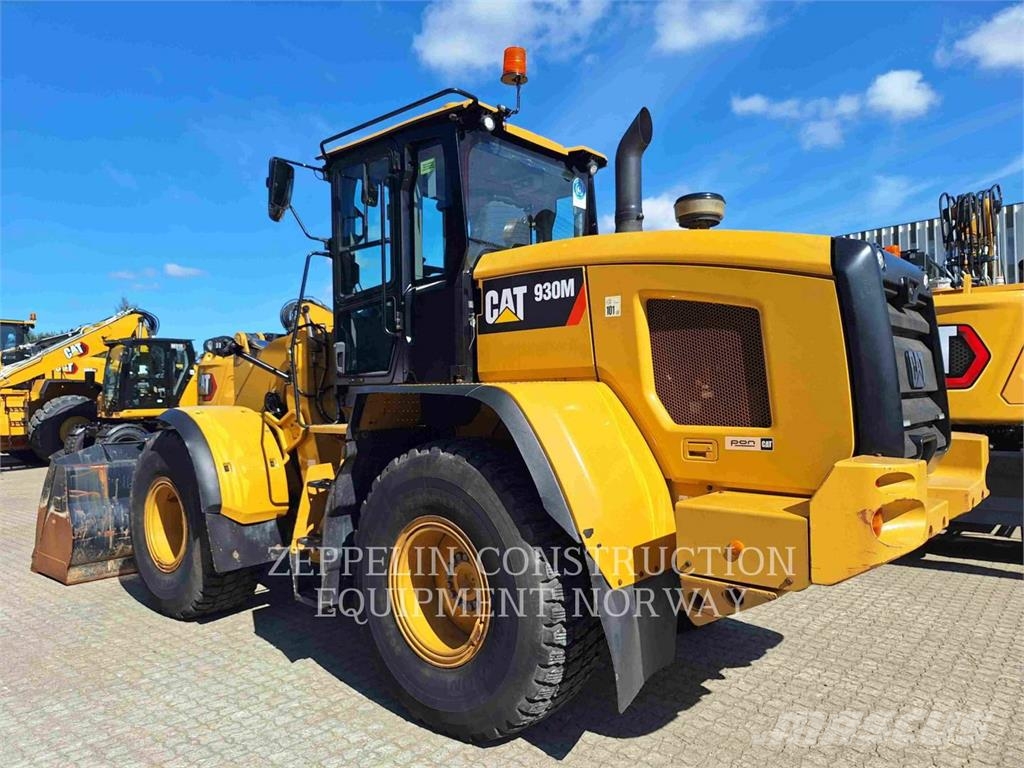 CAT 930M Колесни товарачи
