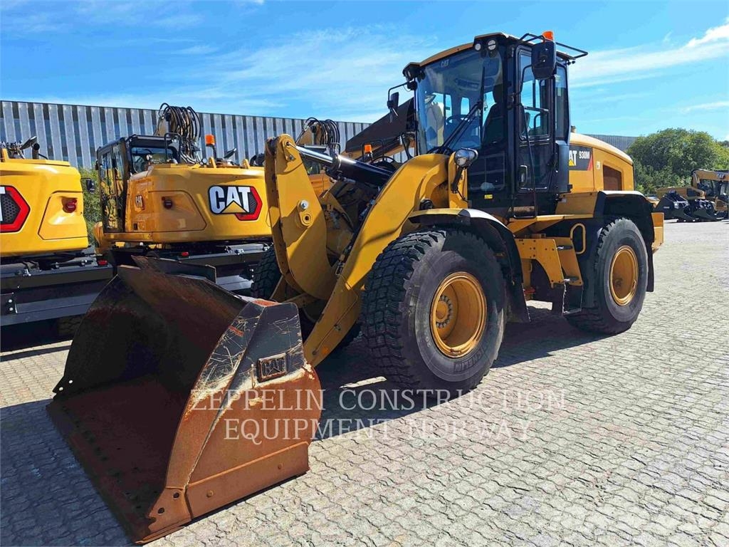 CAT 930M Колесни товарачи