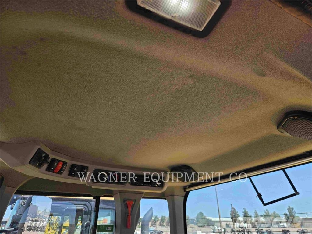 CAT 930M Kolesni nakladalci