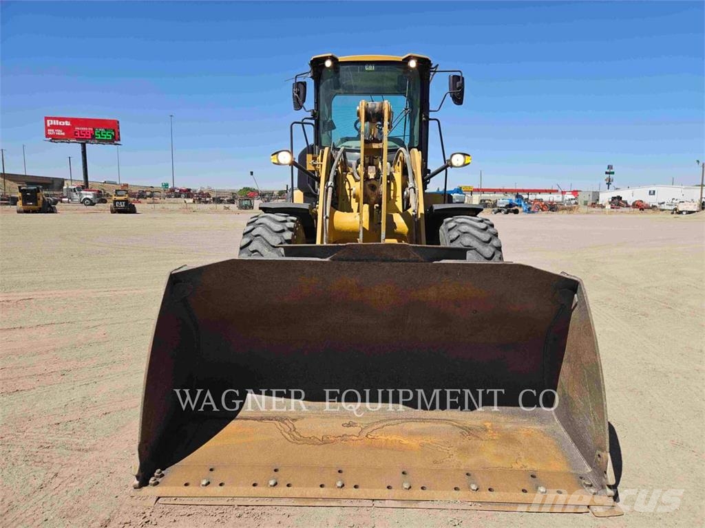 CAT 930M Kolesni nakladalci