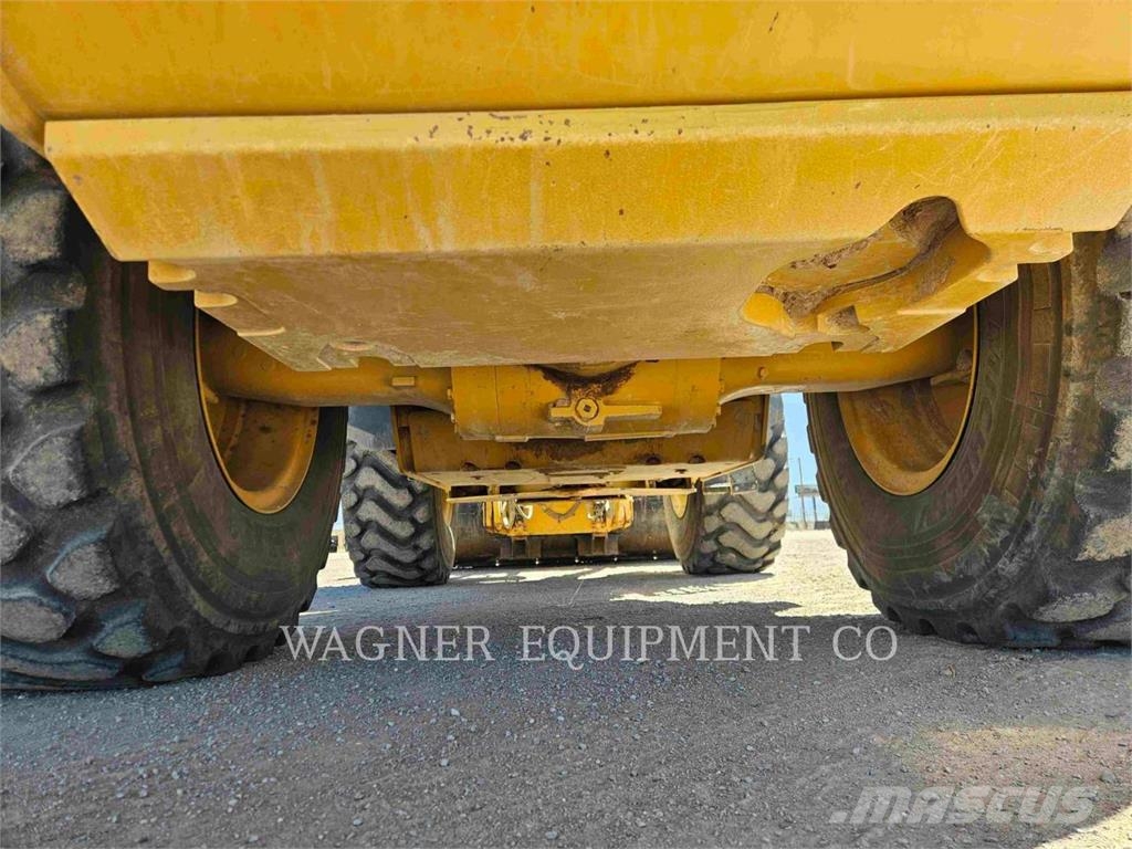 CAT 930M Kolesni nakladalci