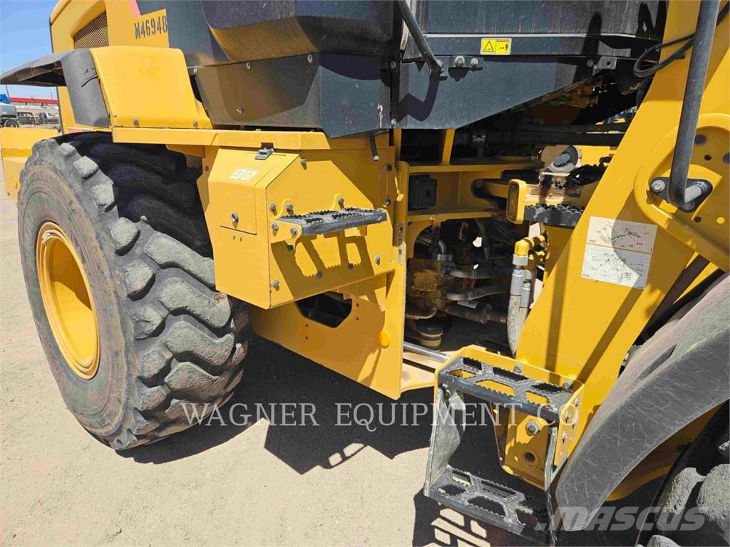 CAT 930M Kolesni nakladalci