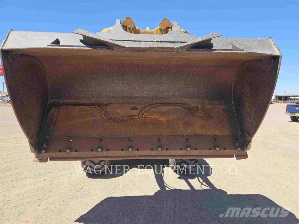 CAT 930M Kolesni nakladalci