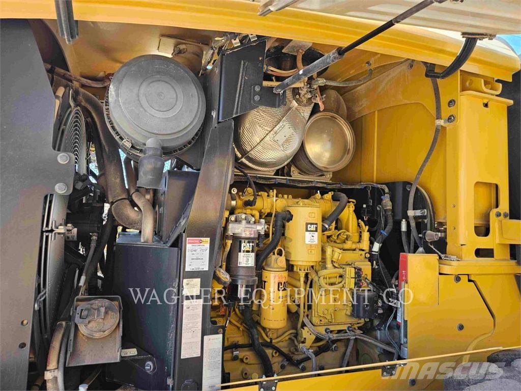 CAT 930M Kolesni nakladalci