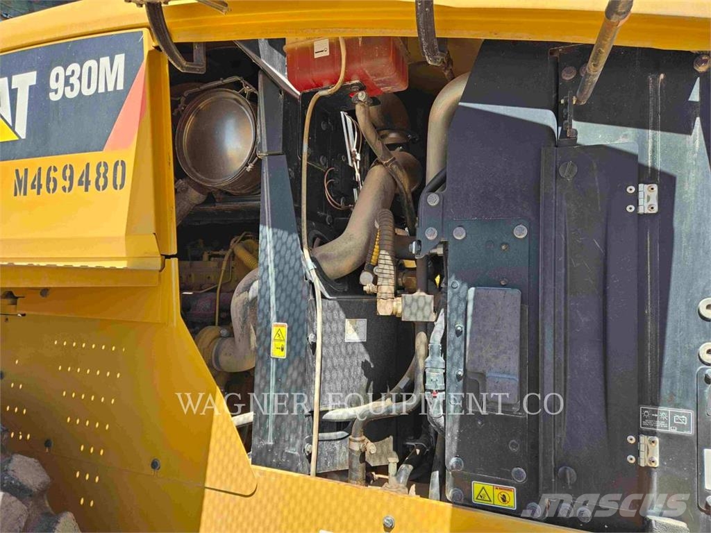 CAT 930M Kolesni nakladalci