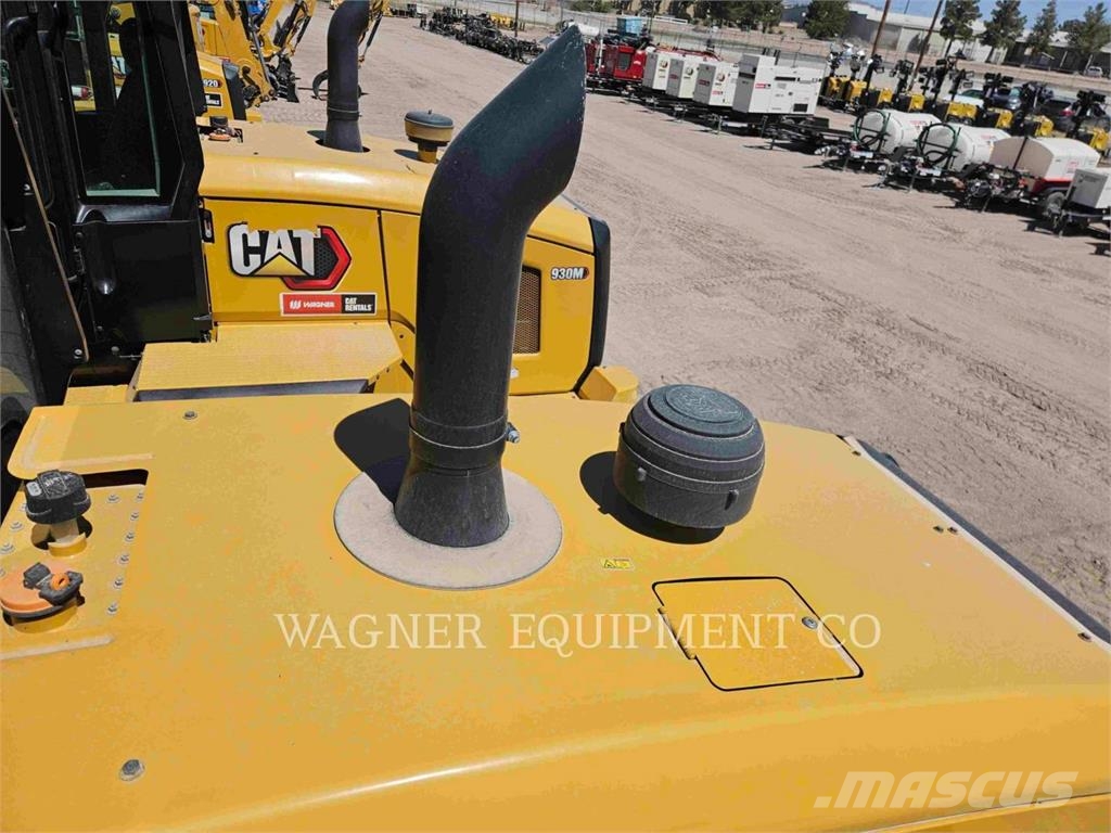CAT 930M Kolesni nakladalci