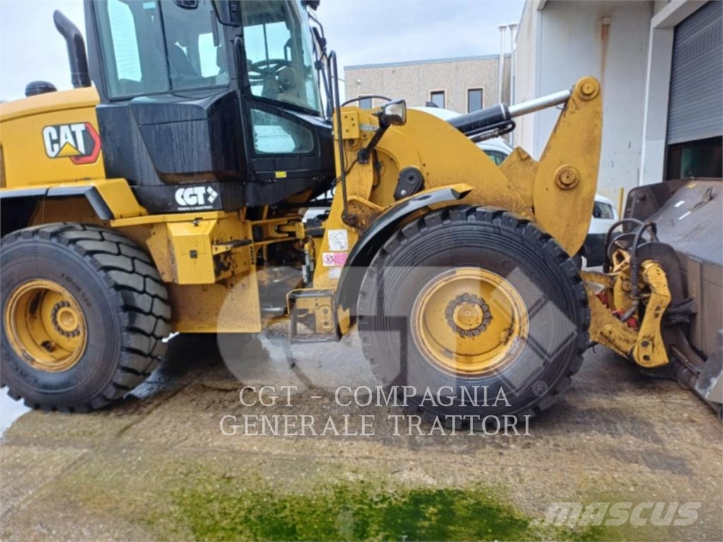 CAT 930M Колесни товарачи