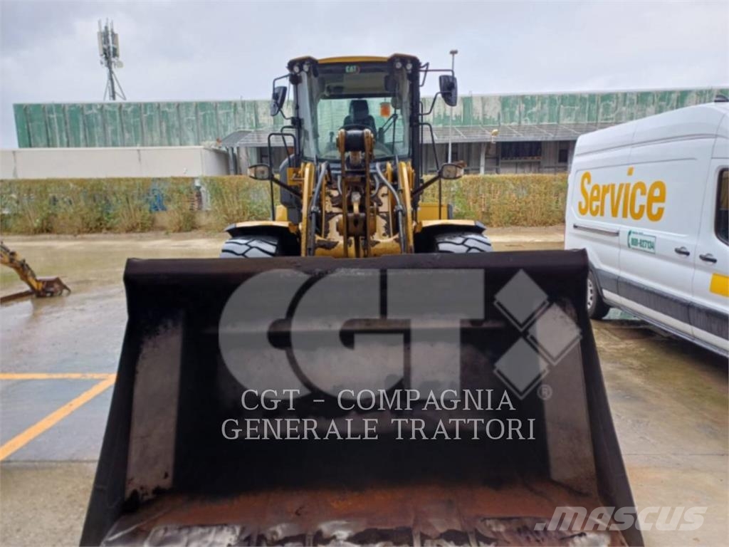 CAT 930M Колесни товарачи