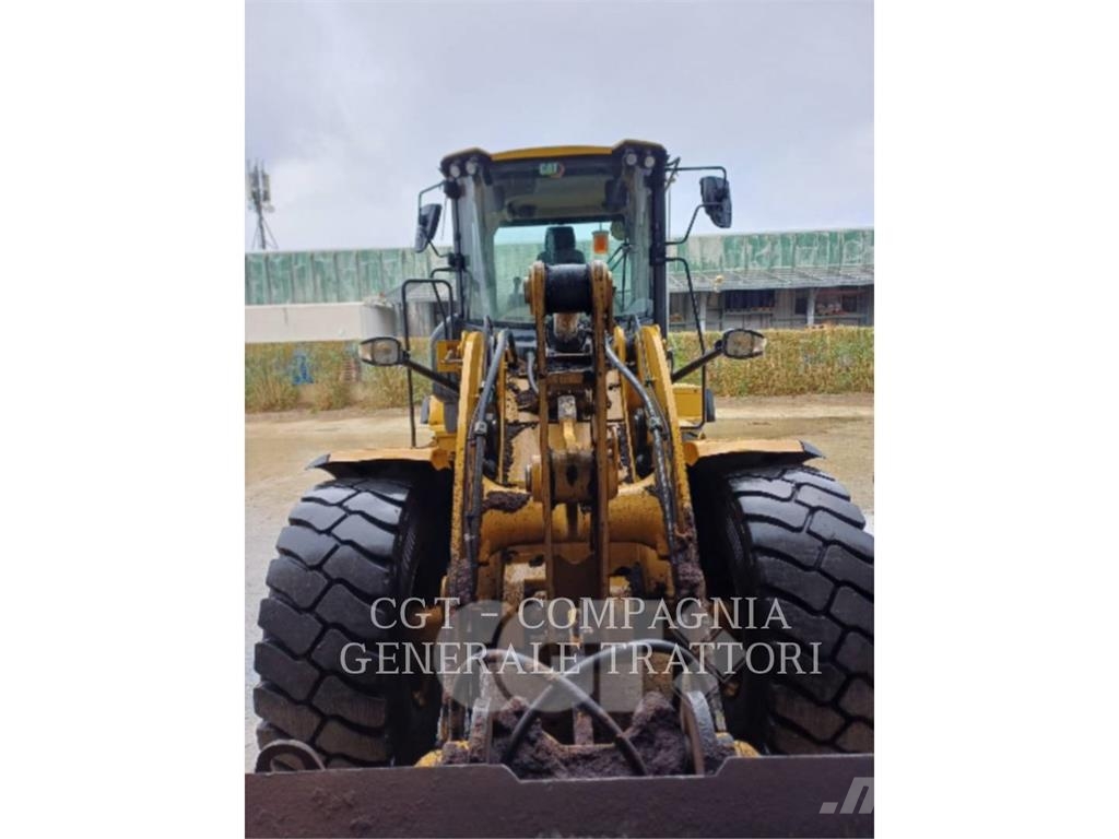 CAT 930M Колесни товарачи