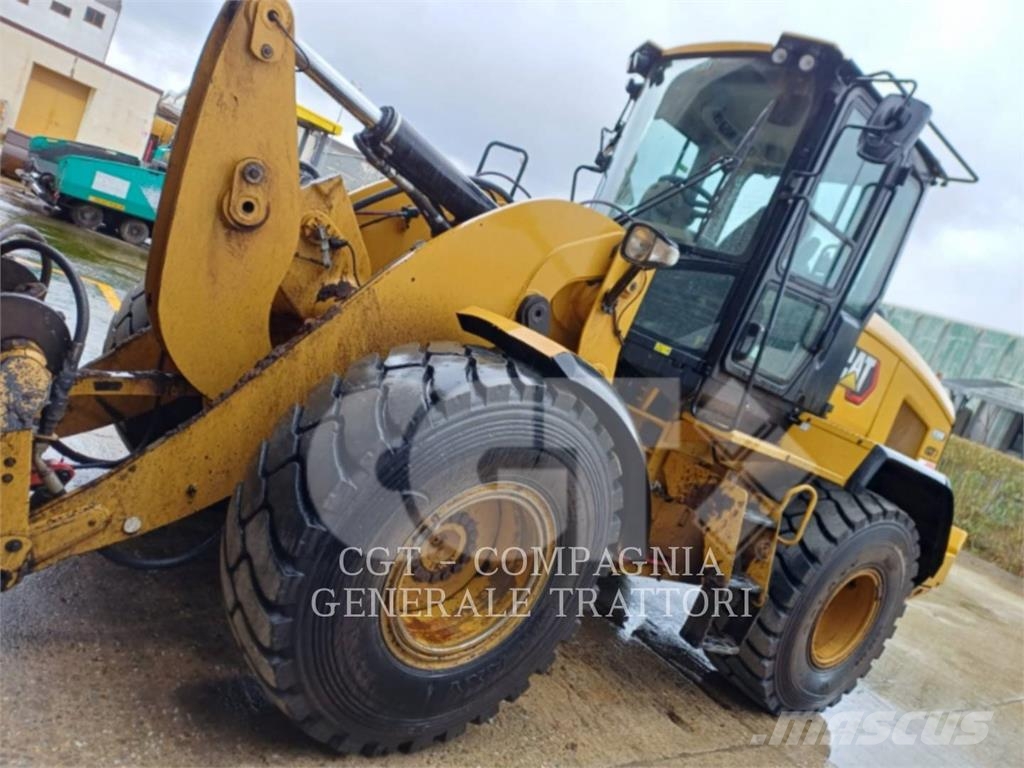 CAT 930M Колесни товарачи