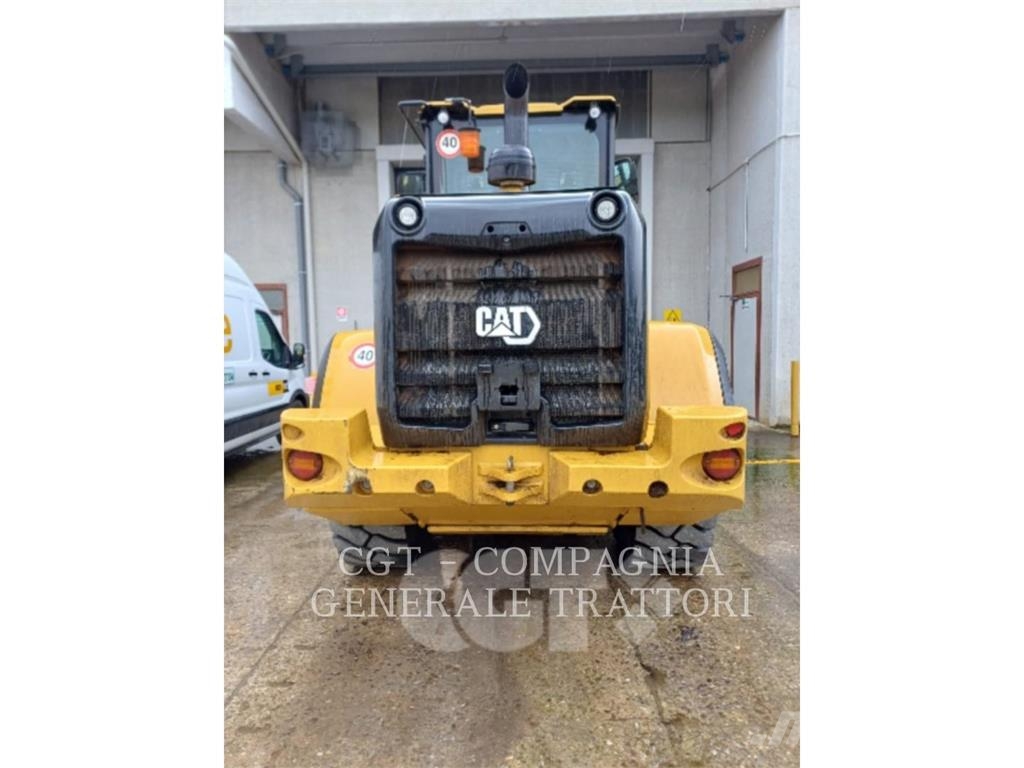 CAT 930M Колесни товарачи