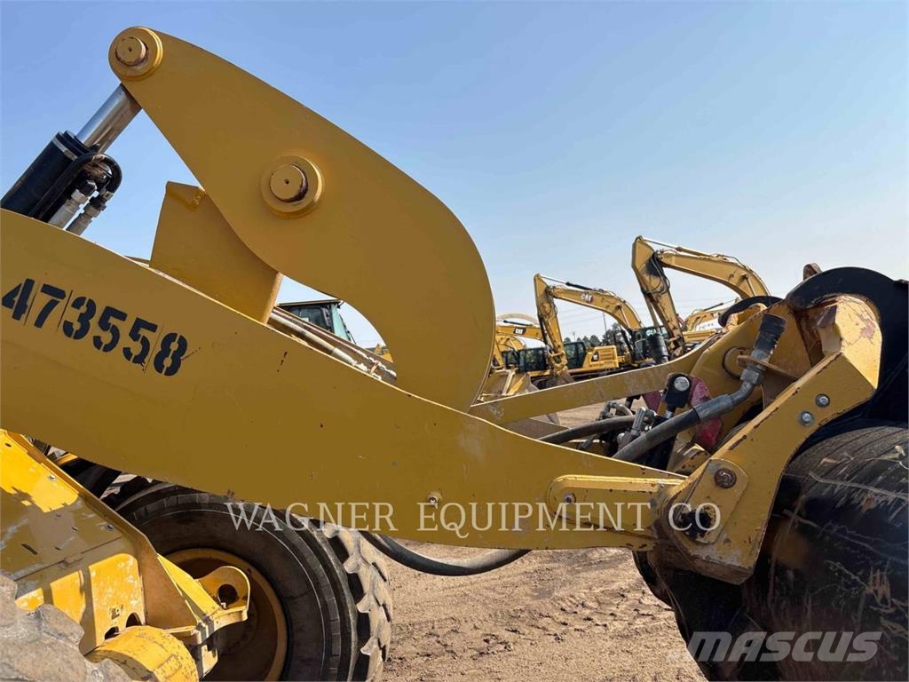CAT 930M Wheel loaders