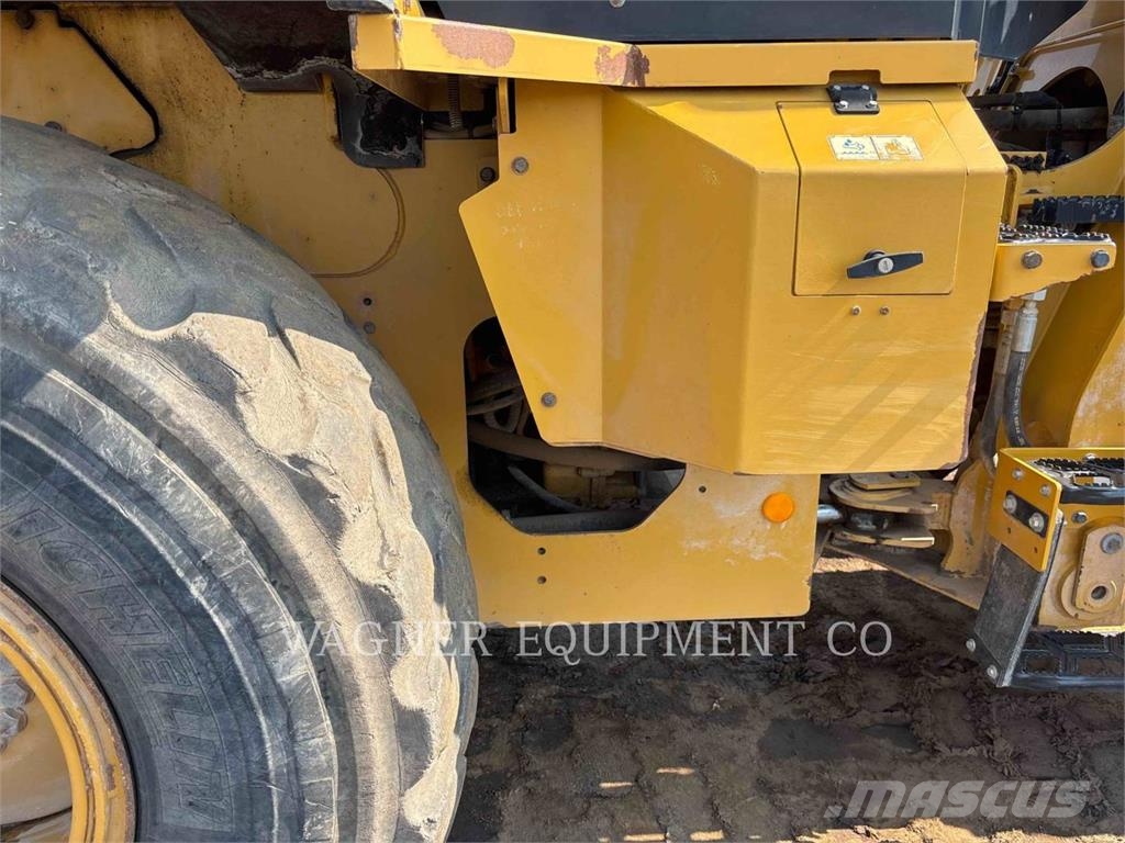 CAT 930M Wheel loaders