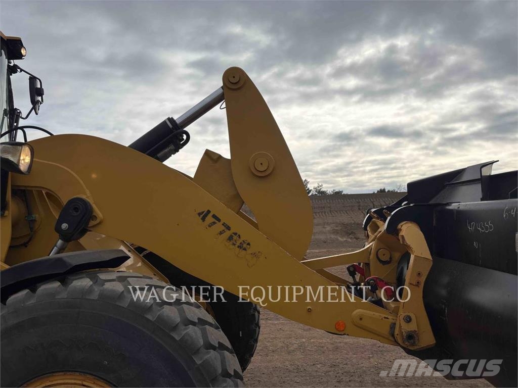 CAT 930M Kolesni nakladalci