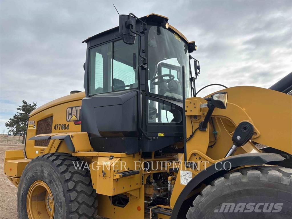 CAT 930M Kolesni nakladalci