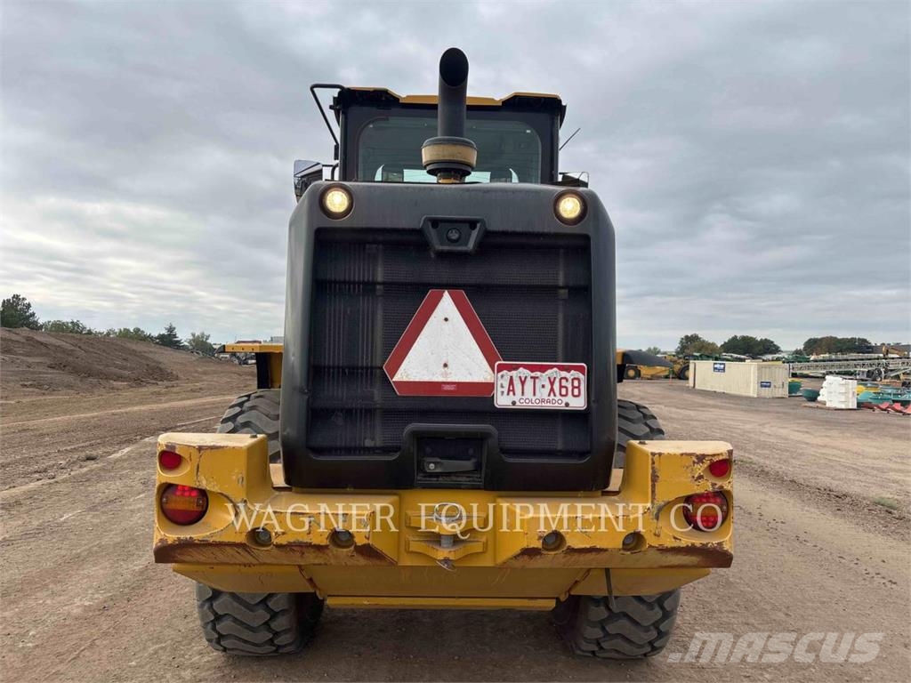 CAT 930M Kolesni nakladalci