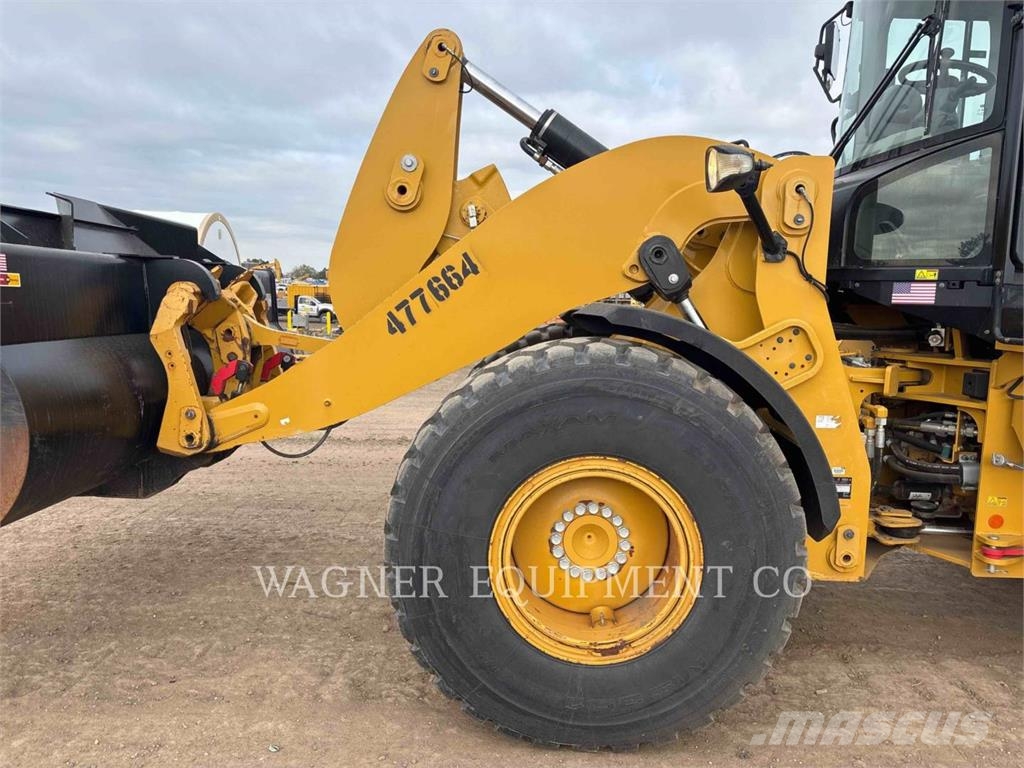 CAT 930M Kolesni nakladalci