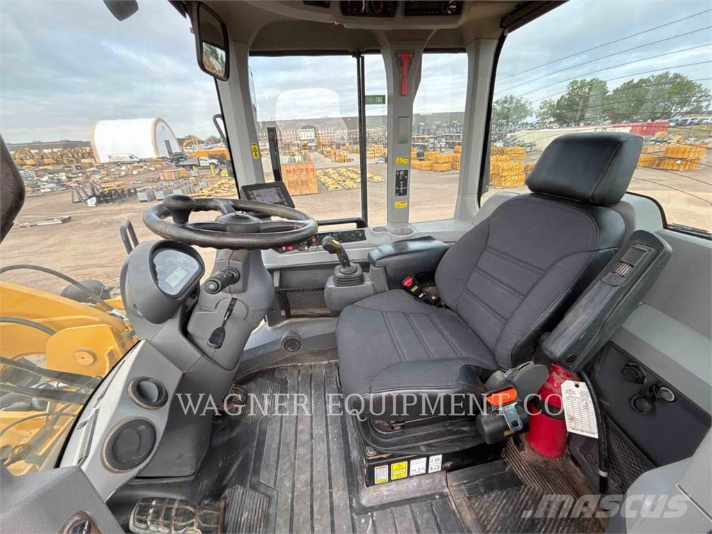 CAT 930M Kolesni nakladalci