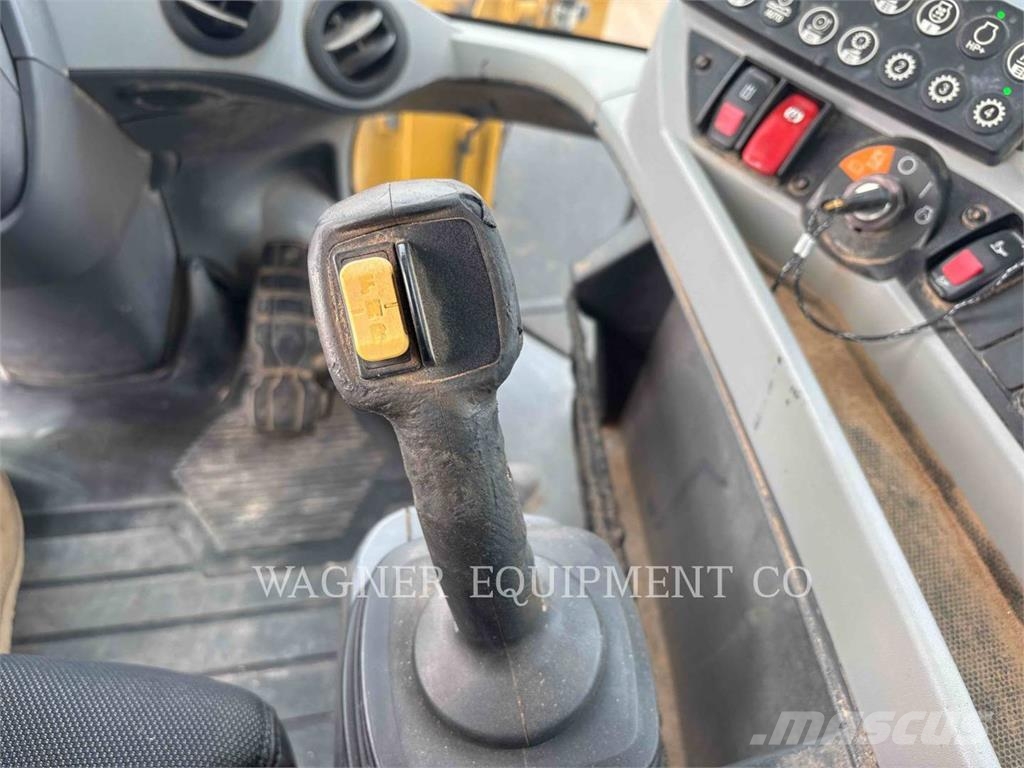 CAT 930M Kolesni nakladalci