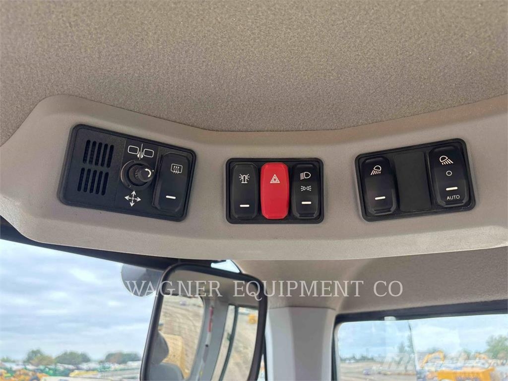 CAT 930M Kolesni nakladalci