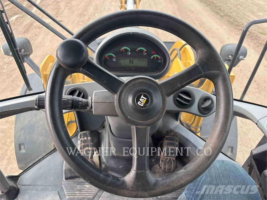 CAT 930M Kolesni nakladalci
