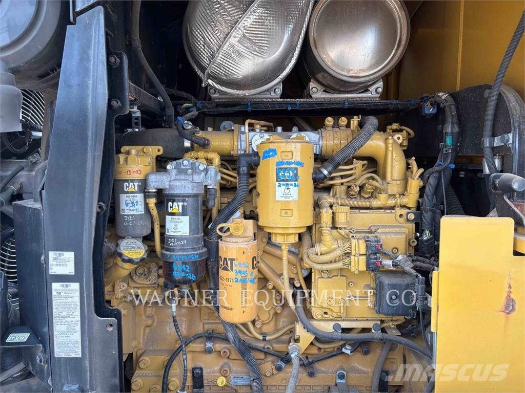 CAT 930M Kolesni nakladalci