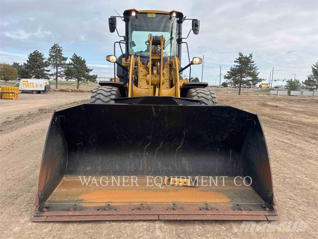CAT 930M Kolesni nakladalci