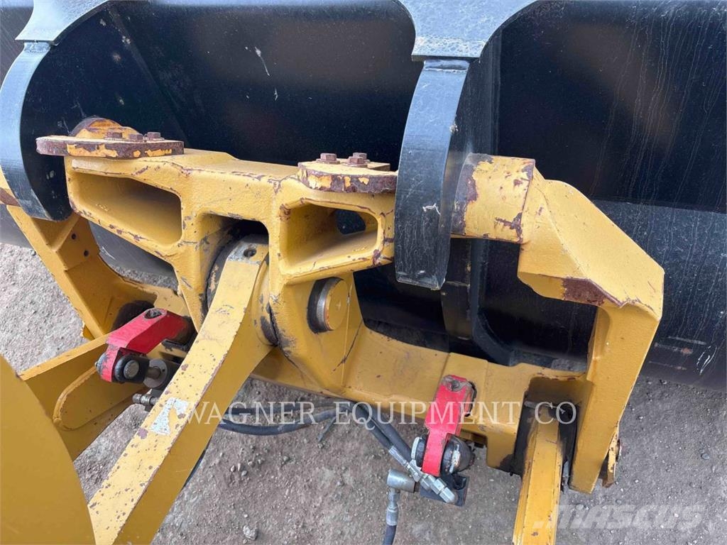 CAT 930M Kolesni nakladalci