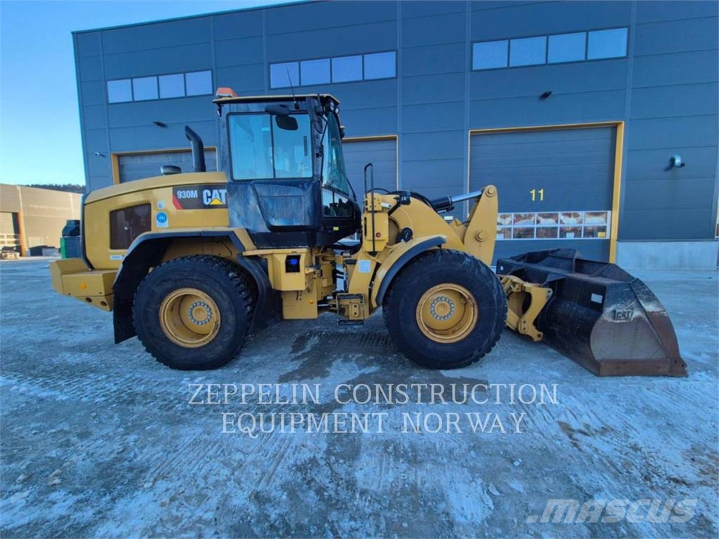 CAT 930M Iekrāvēji uz riteņiem