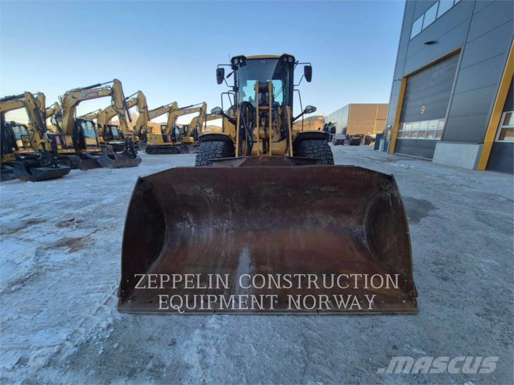 CAT 930M Iekrāvēji uz riteņiem