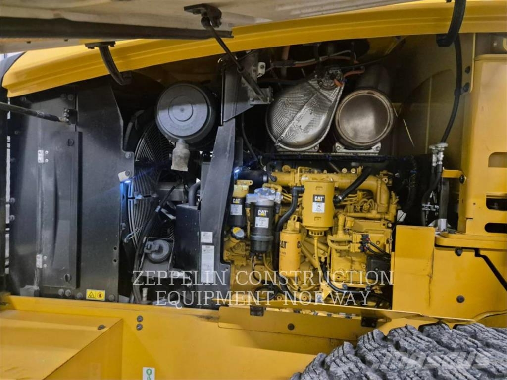 CAT 930M Iekrāvēji uz riteņiem