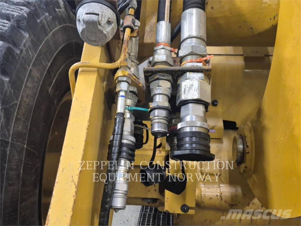 CAT 930M Iekrāvēji uz riteņiem