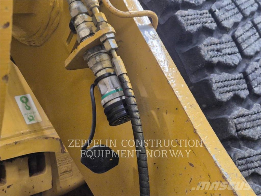 CAT 930M Iekrāvēji uz riteņiem