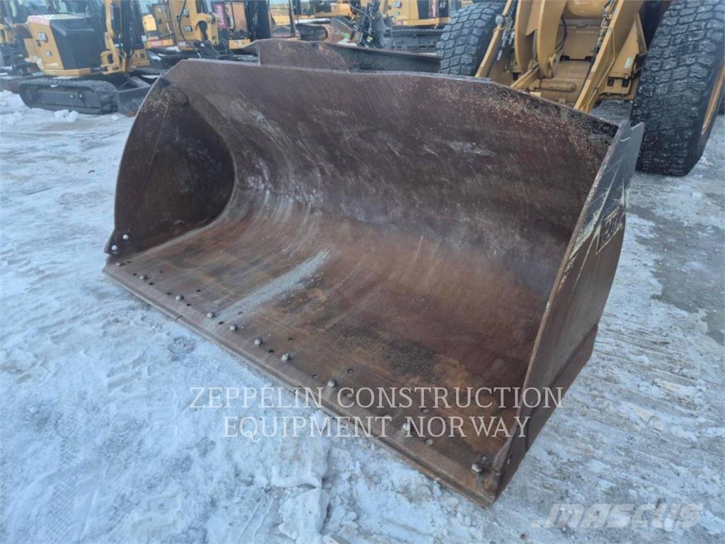 CAT 930M Iekrāvēji uz riteņiem