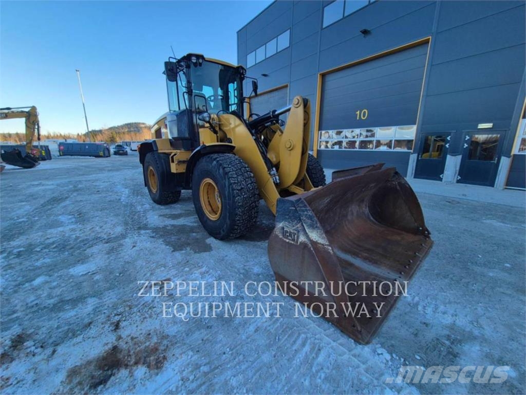 CAT 930M Iekrāvēji uz riteņiem