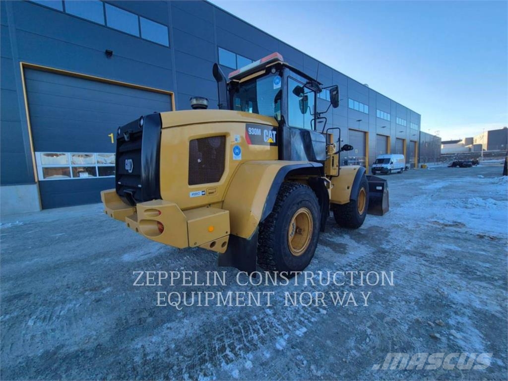 CAT 930M Iekrāvēji uz riteņiem