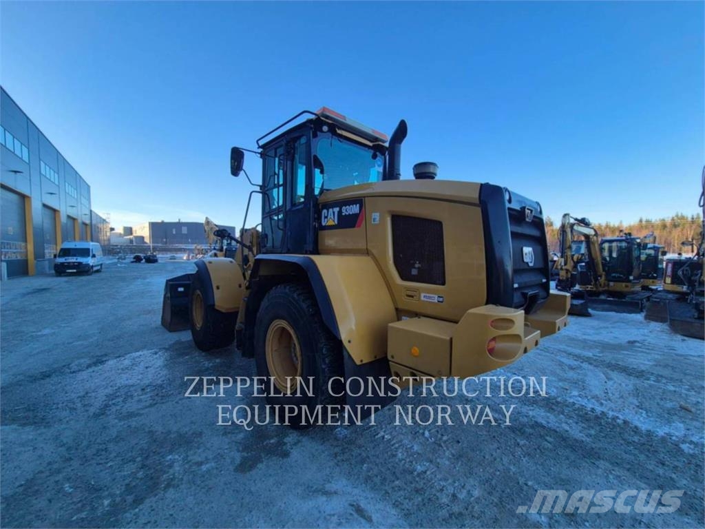 CAT 930M Iekrāvēji uz riteņiem