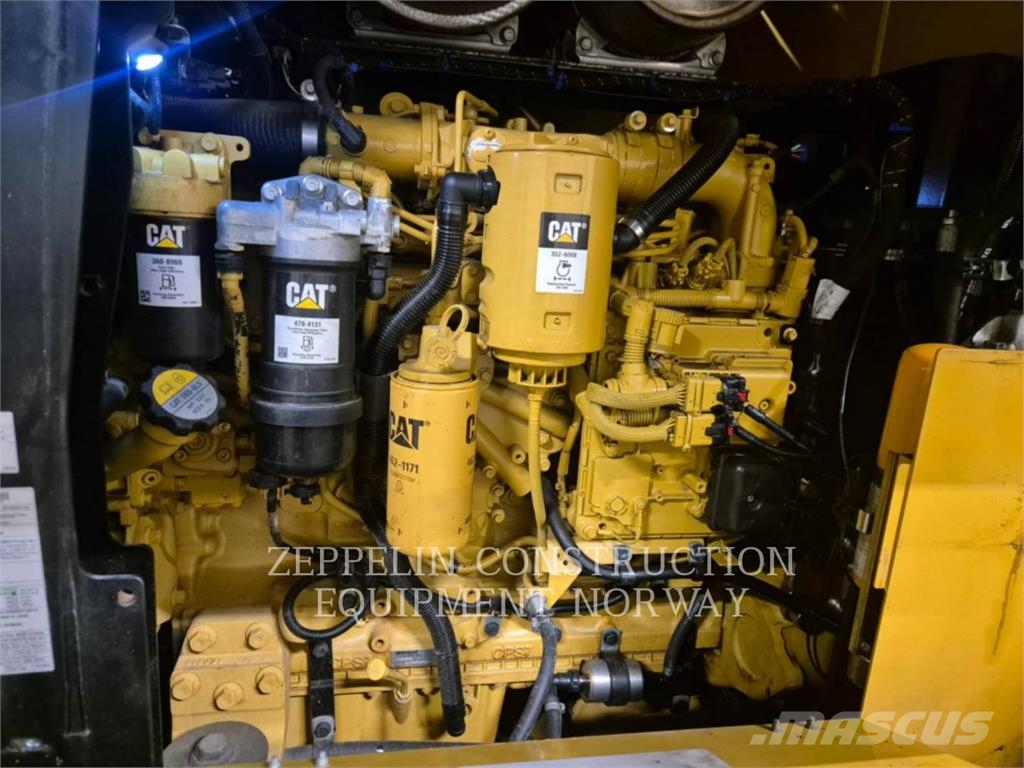 CAT 930M Iekrāvēji uz riteņiem