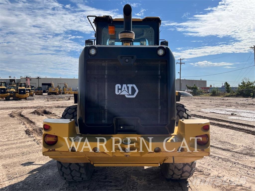 CAT 930M Kolesni nakladalci