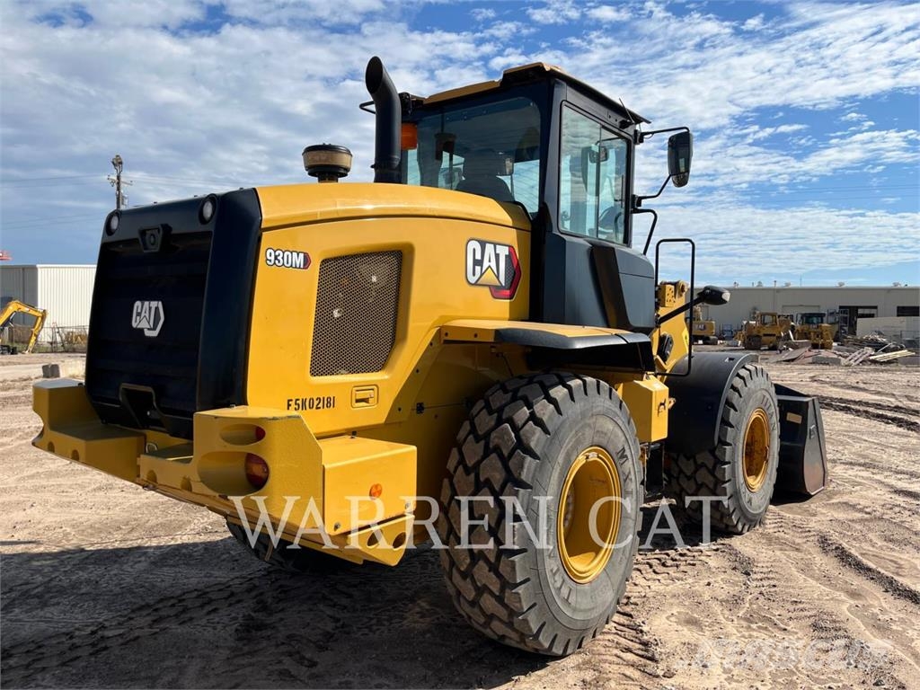 CAT 930M Kolesni nakladalci