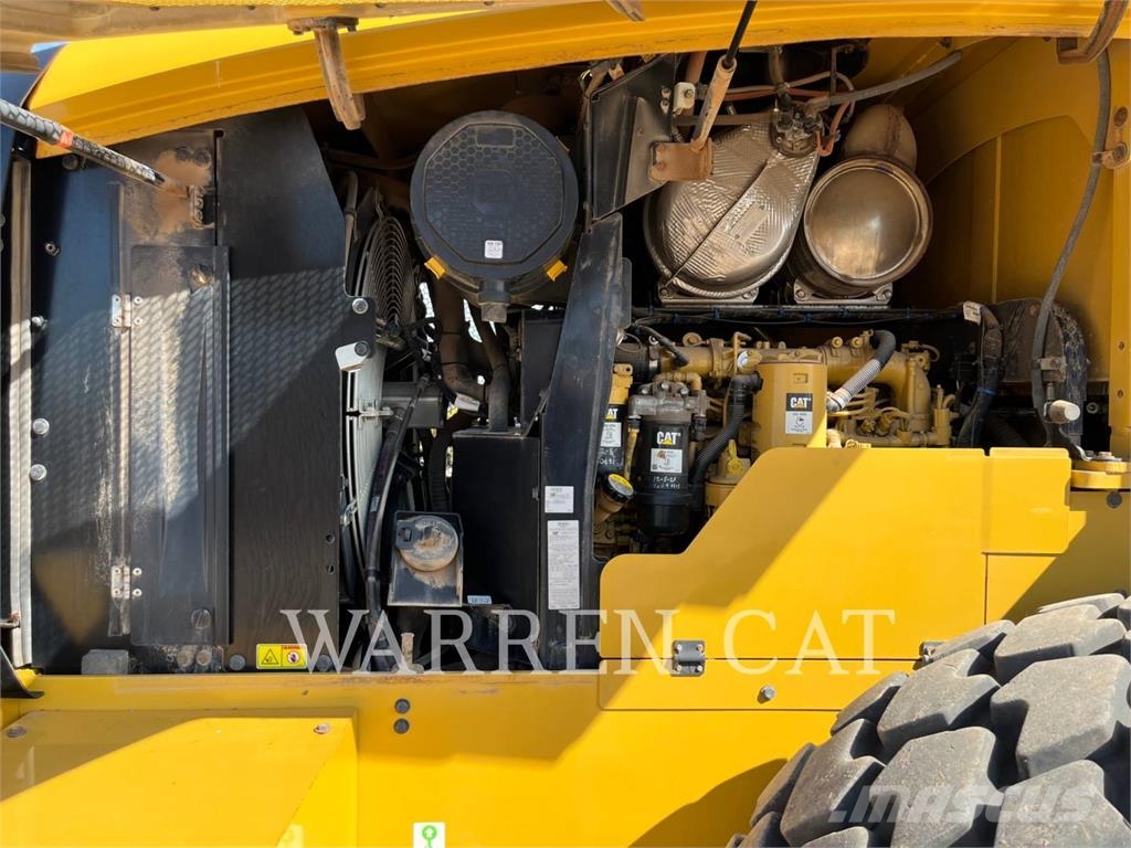 CAT 930M Kolesni nakladalci