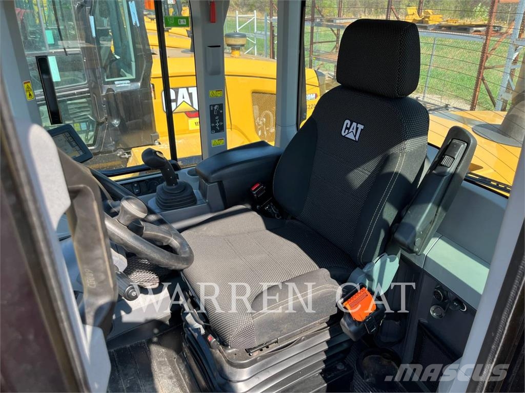 CAT 930M Wheel loaders