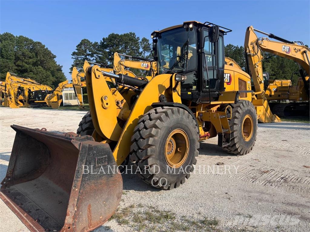 CAT 930M Колесни товарачи